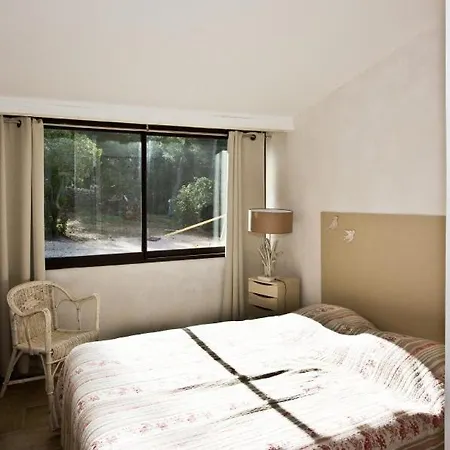 Sleeps 4 Pool *