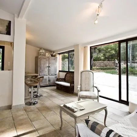Dom wakacyjny Sleeps 4 Pool La Ciotat