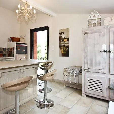 Dom wakacyjny Sleeps 4 Pool La Ciotat